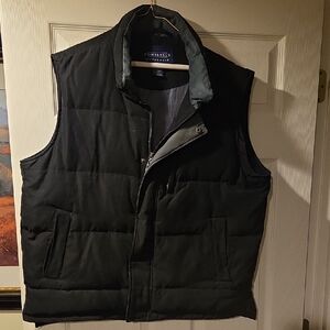Consigned Men's Black Quilted Vest Size Large.